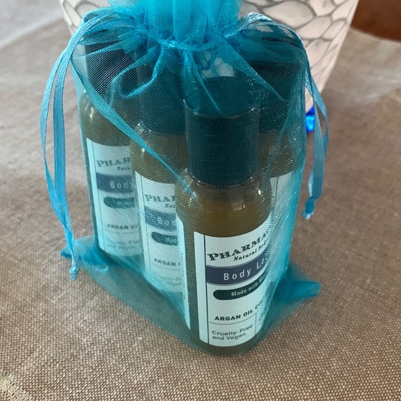 Pharmacopia Argon Oil Collection Body Lotion - Vegan, Cruelty Free New Gift Bag - Picture 3 of 5